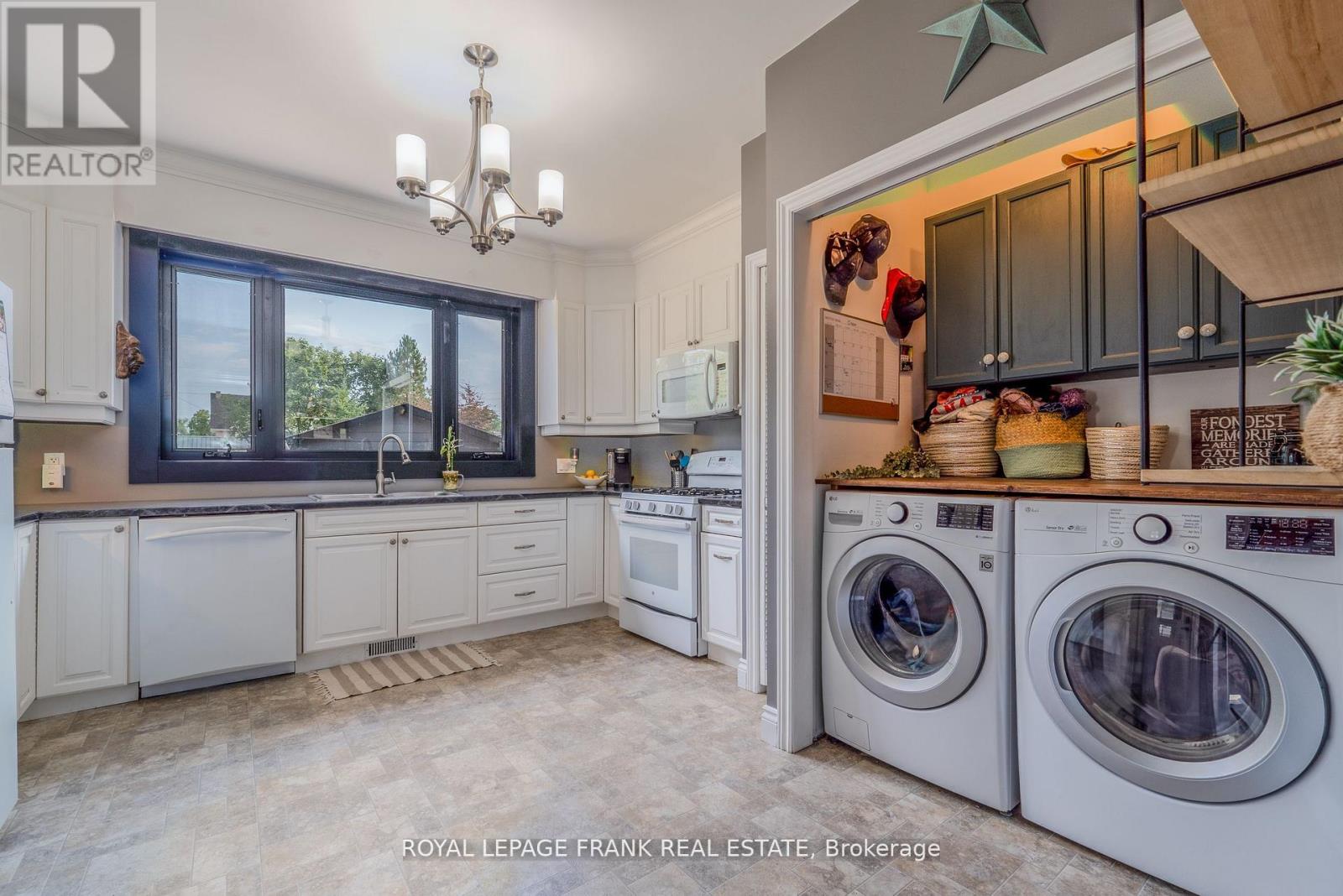 69 Peel Street, Kawartha Lakes, Ontario  K9V 3M5 - Photo 14 - X12389690