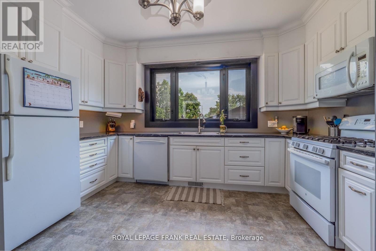 69 Peel Street, Kawartha Lakes, Ontario  K9V 3M5 - Photo 15 - X12389690