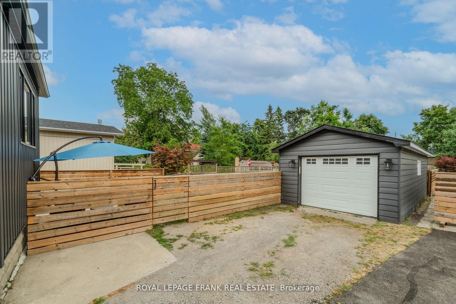 69 Peel Street, Kawartha Lakes, Ontario  K9V 3M5 - Photo 4 - X12389690