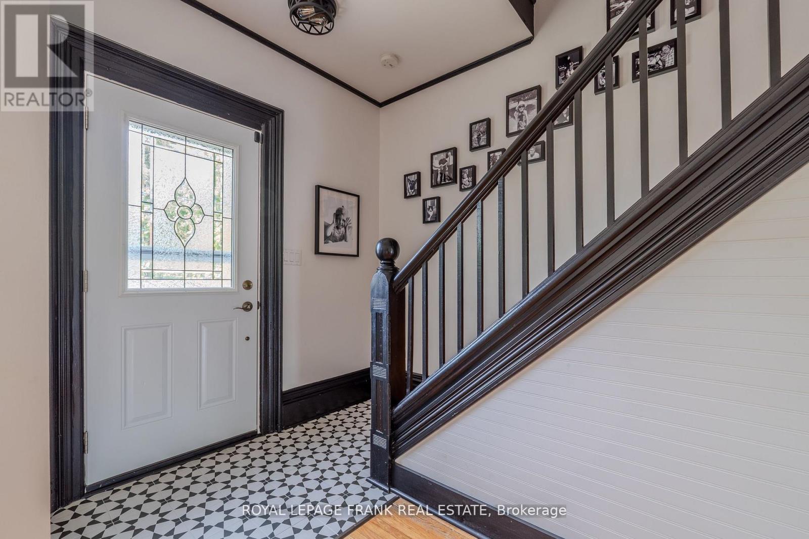 69 Peel Street, Kawartha Lakes, Ontario  K9V 3M5 - Photo 5 - X12389690