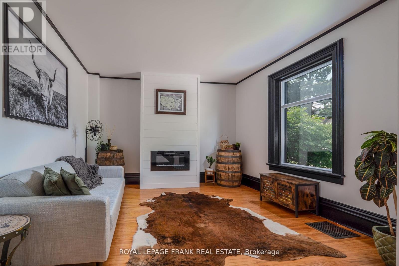 69 Peel Street, Kawartha Lakes, Ontario  K9V 3M5 - Photo 7 - X12389690