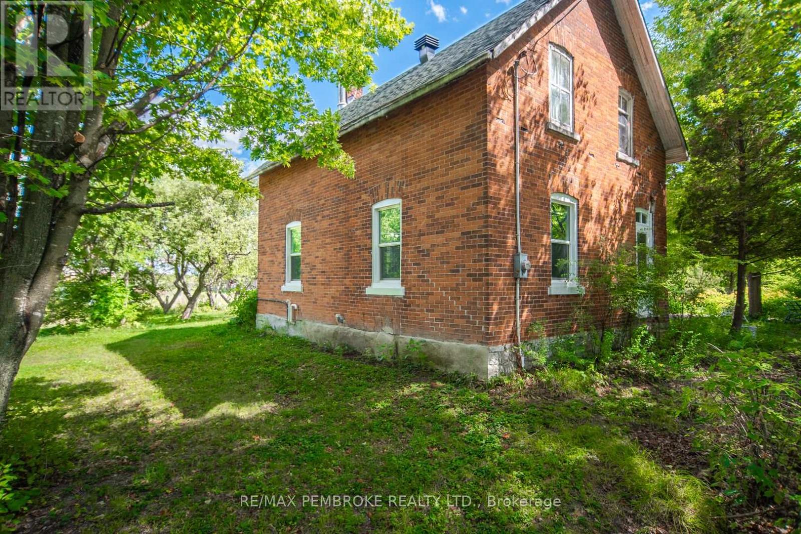 2252 Zion Line, Whitewater Region, Ontario  K8A 6W3 - Photo 27 - X12387879
