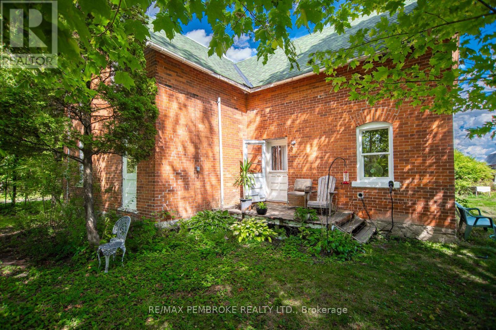 2252 Zion Line, Whitewater Region, Ontario  K8A 6W3 - Photo 26 - X12387879