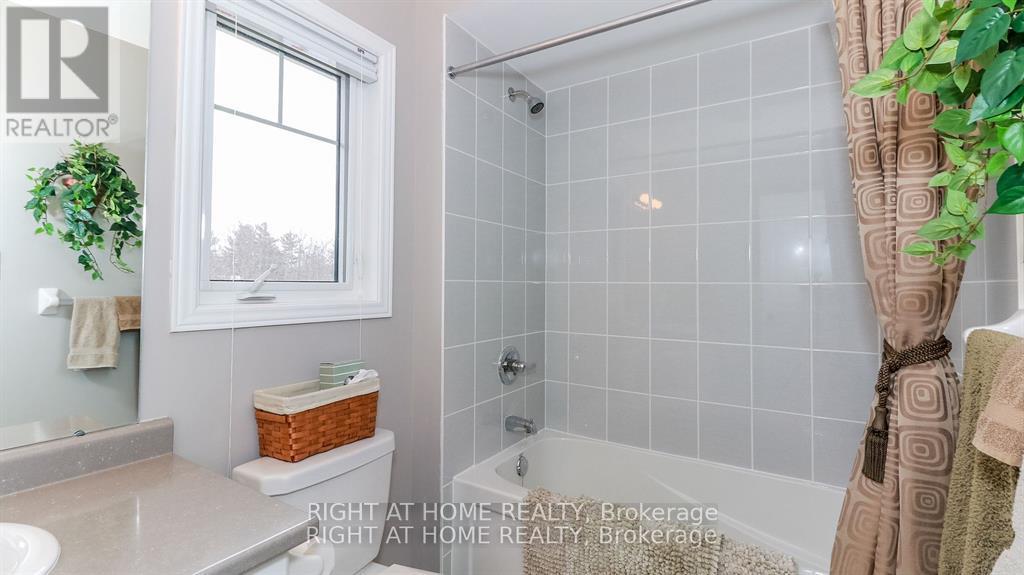 28 Masters Crescent, Georgian Bay, Ontario  L0K 1S0 - Photo 22 - X12388836