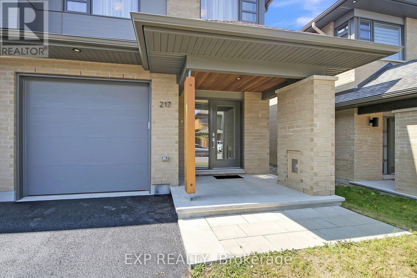 217 Pisces Terrace, Ottawa, Ontario  K1T 0S8 - Photo 4 - X12389664