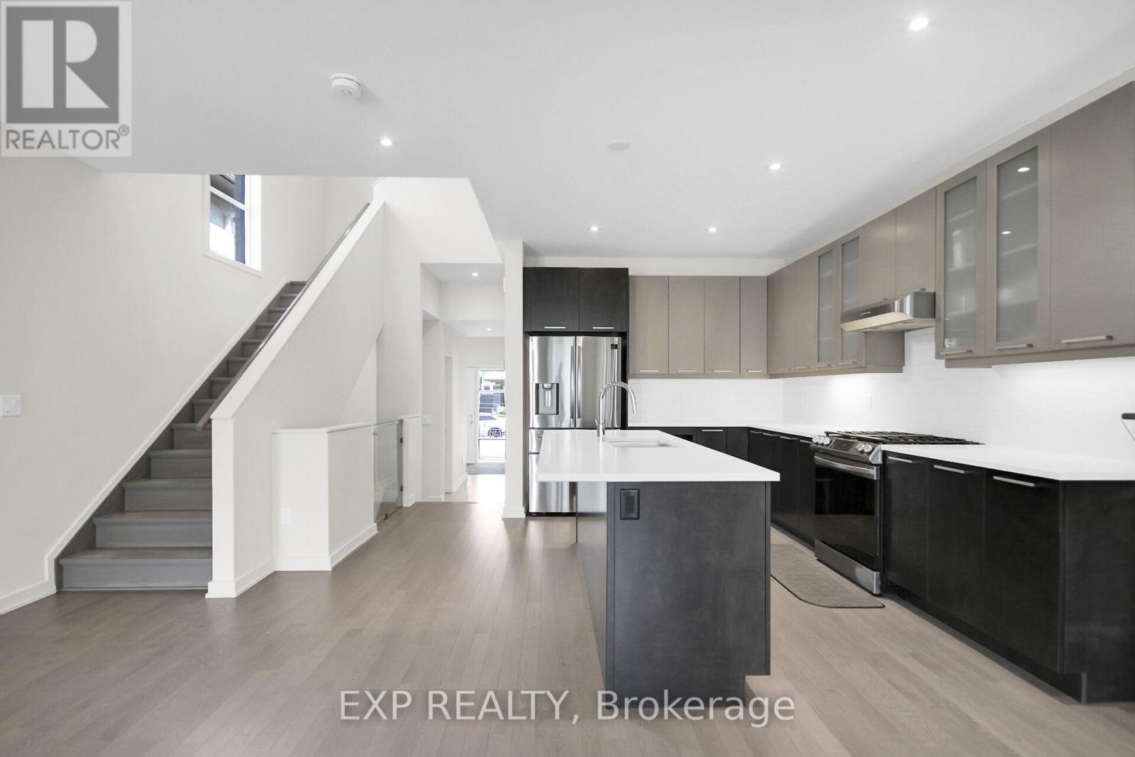 217 Pisces Terrace, Ottawa, Ontario  K1T 0S8 - Photo 5 - X12389664