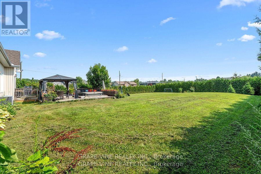 5607 Maklynne Way, Ottawa, Ontario  K0A 3H0 - Photo 5 - X12389686