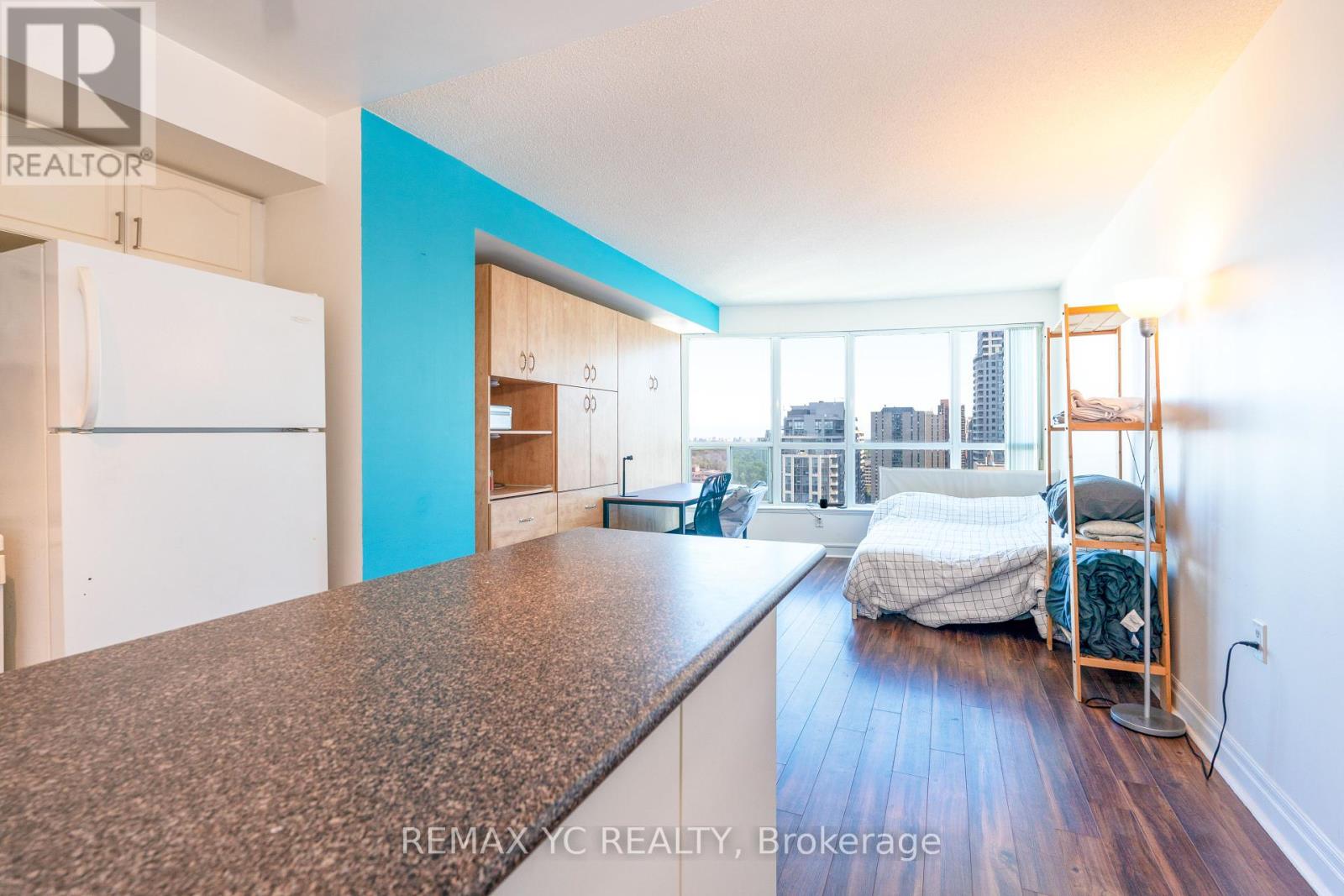 2404 - 21 HILLCREST AVENUE, Toronto, Ontario