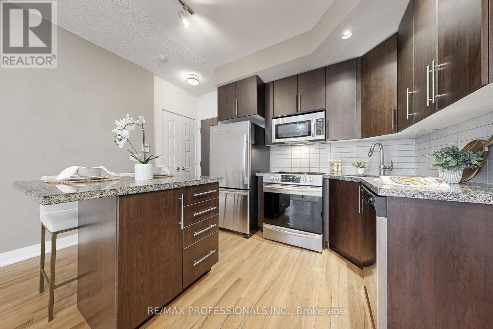 1601 - 28 Linden Street, Toronto, Ontario  M4Y 0A4 - Photo 4 - C12389629