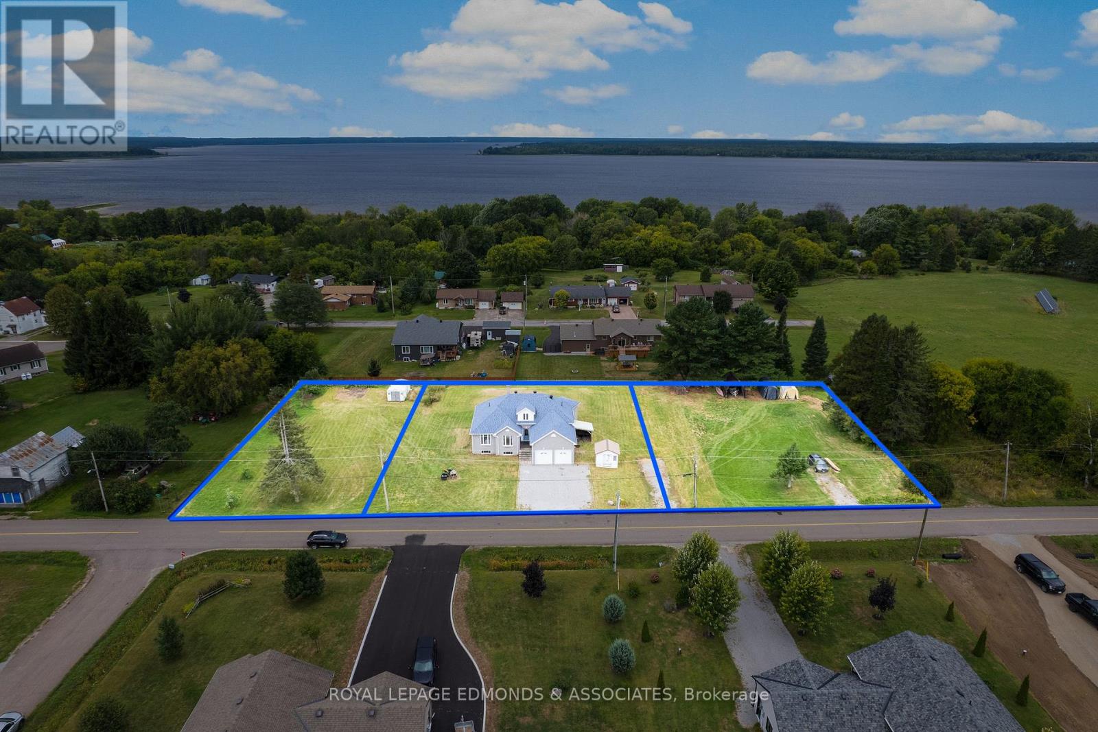 37 Rapid Road, Whitewater Region, Ontario  K0J 2L0 - Photo 2 - X12389658