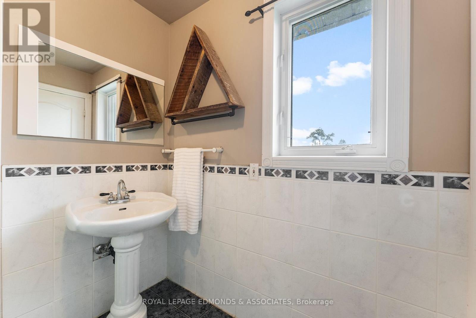 37 Rapid Road, Whitewater Region, Ontario  K0J 2L0 - Photo 27 - X12389658
