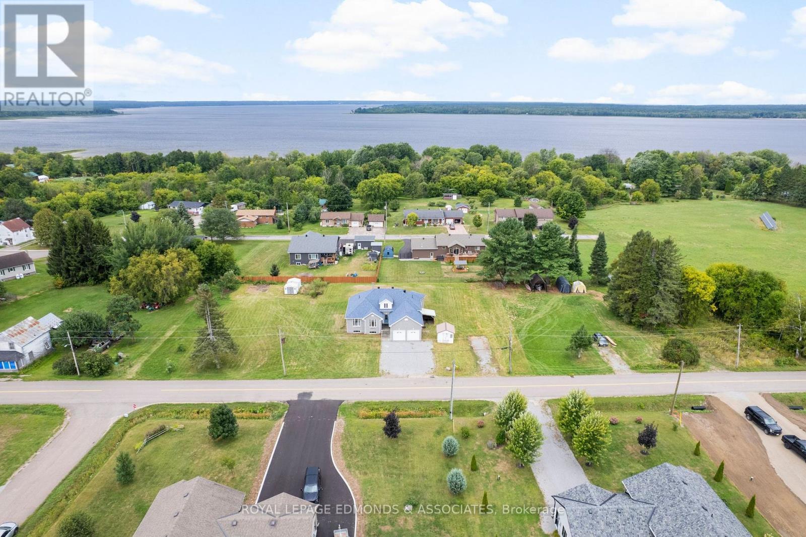 37 Rapid Road, Whitewater Region, Ontario  K0J 2L0 - Photo 3 - X12389658