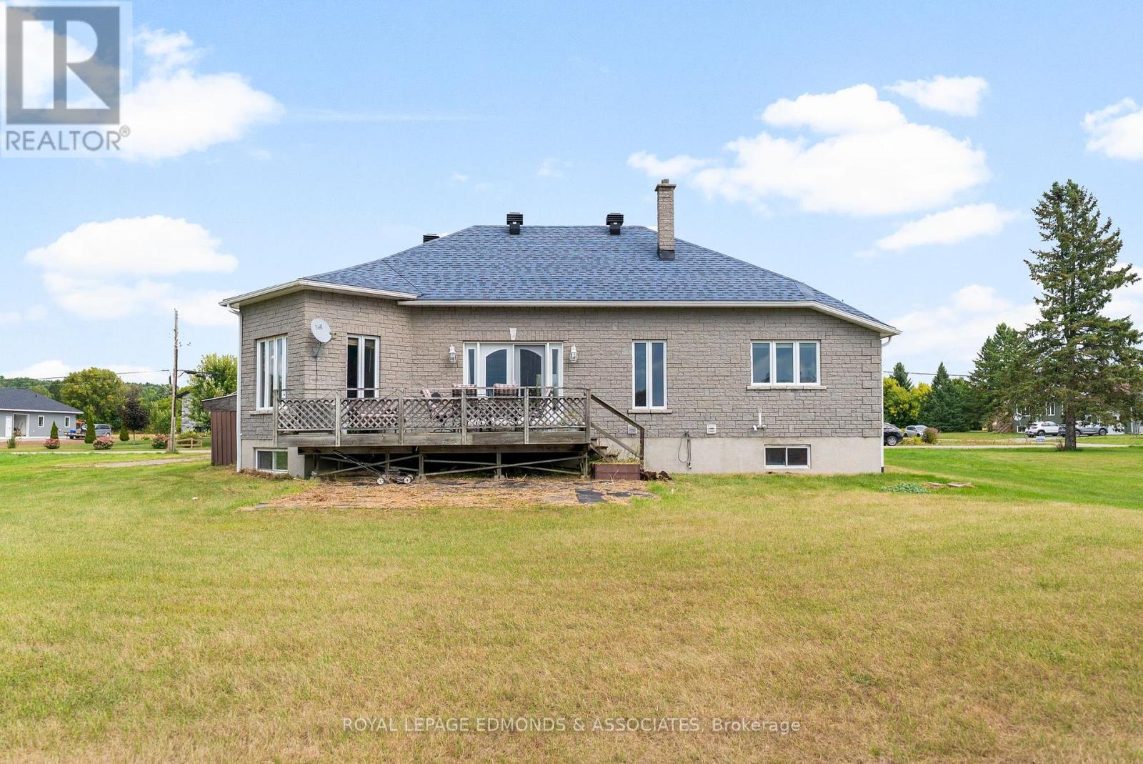 37 Rapid Road, Whitewater Region, Ontario  K0J 2L0 - Photo 36 - X12389658