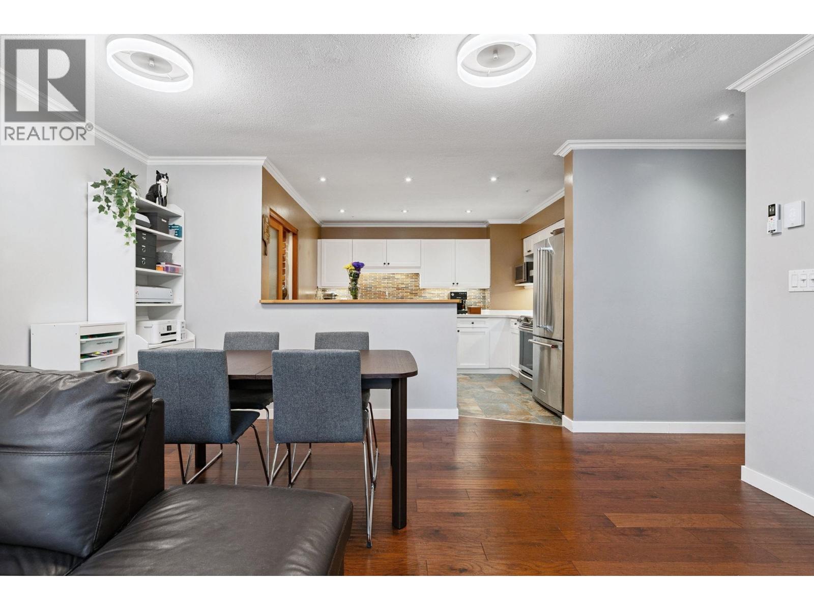 104 6 Renaissance Square, New Westminster, British Columbia  V3M 6N8 - Photo 11 - R3044923