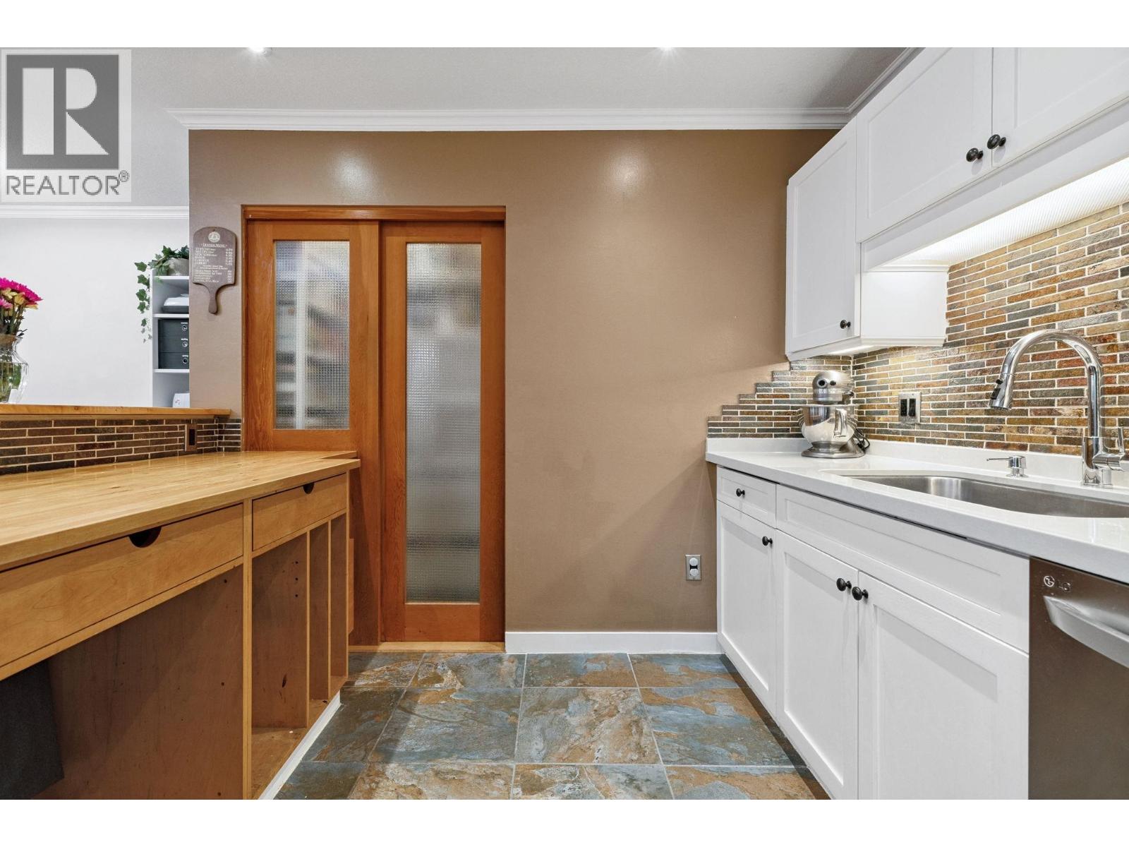 104 6 Renaissance Square, New Westminster, British Columbia  V3M 6N8 - Photo 16 - R3044923