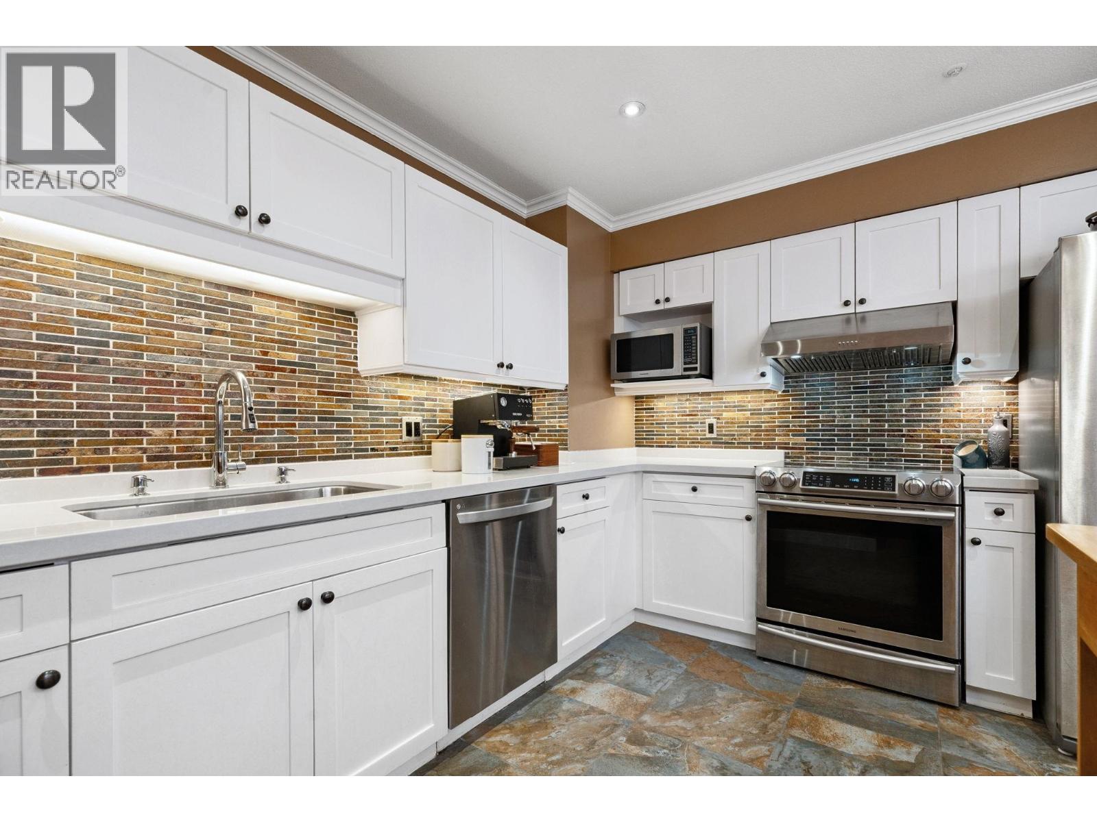 104 6 Renaissance Square, New Westminster, British Columbia  V3M 6N8 - Photo 17 - R3044923