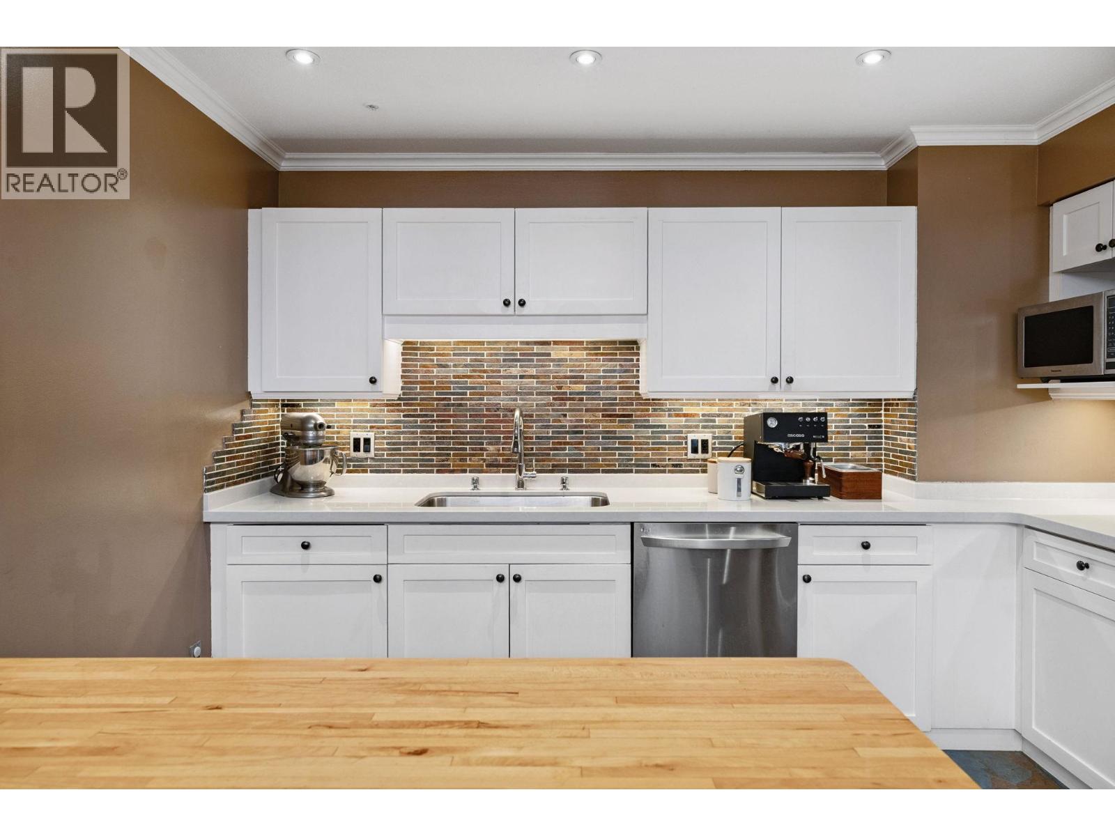 104 6 Renaissance Square, New Westminster, British Columbia  V3M 6N8 - Photo 18 - R3044923