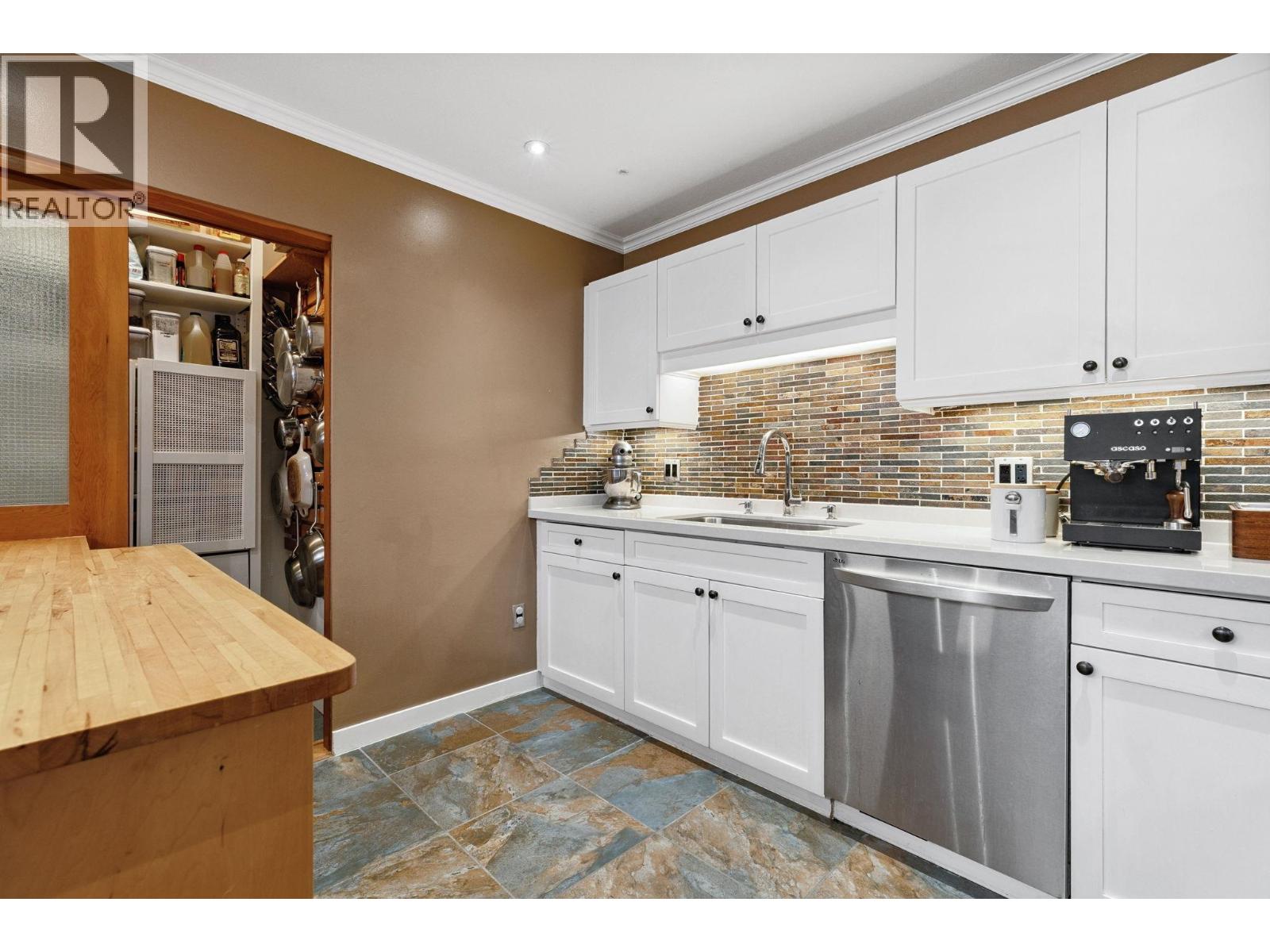 104 6 Renaissance Square, New Westminster, British Columbia  V3M 6N8 - Photo 19 - R3044923