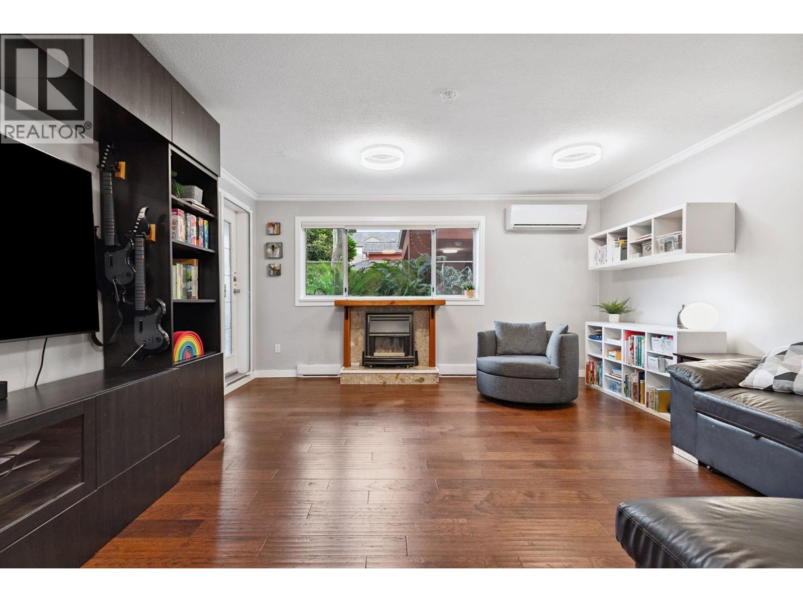 104 6 Renaissance Square, New Westminster, British Columbia  V3M 6N8 - Photo 3 - R3044923