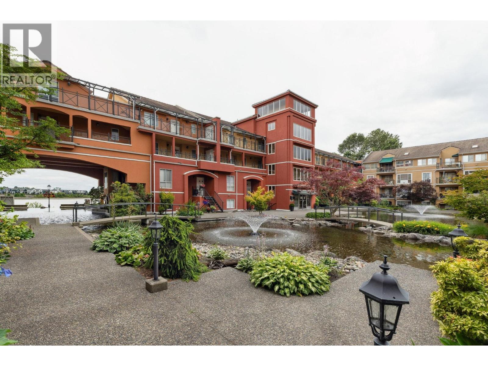 104 6 Renaissance Square, New Westminster, British Columbia  V3M 6N8 - Photo 37 - R3044923