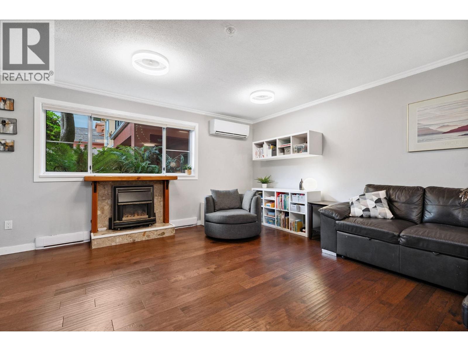 104 6 Renaissance Square, New Westminster, British Columbia  V3M 6N8 - Photo 5 - R3044923