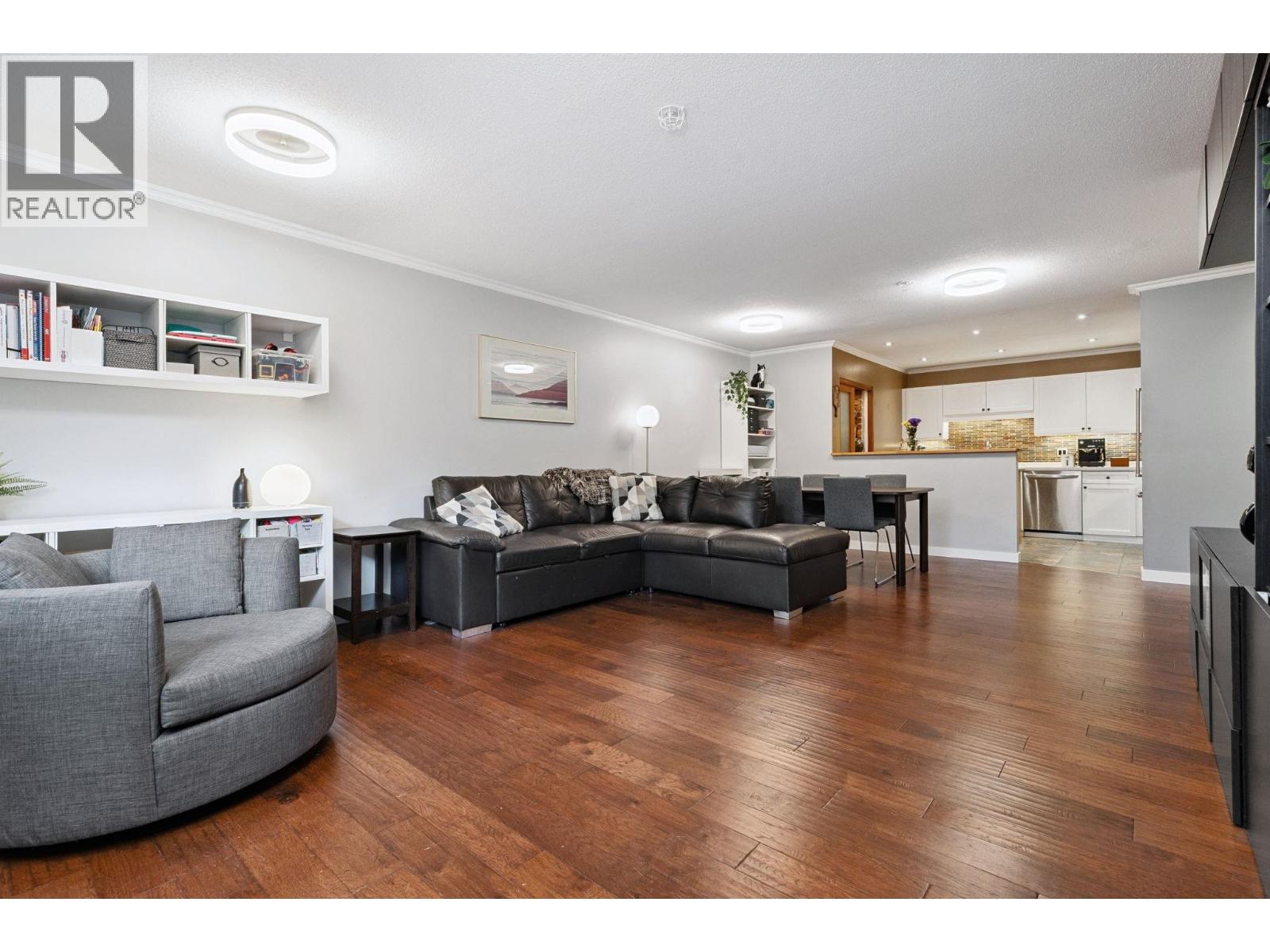 104 6 Renaissance Square, New Westminster, British Columbia  V3M 6N8 - Photo 6 - R3044923