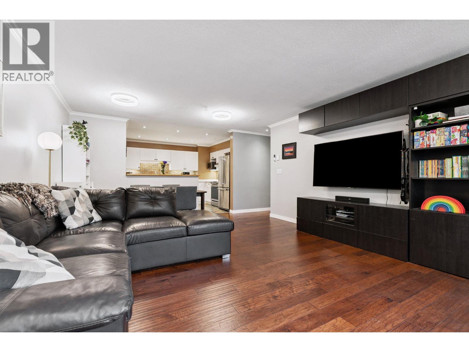 104 6 Renaissance Square, New Westminster, British Columbia  V3M 6N8 - Photo 8 - R3044923