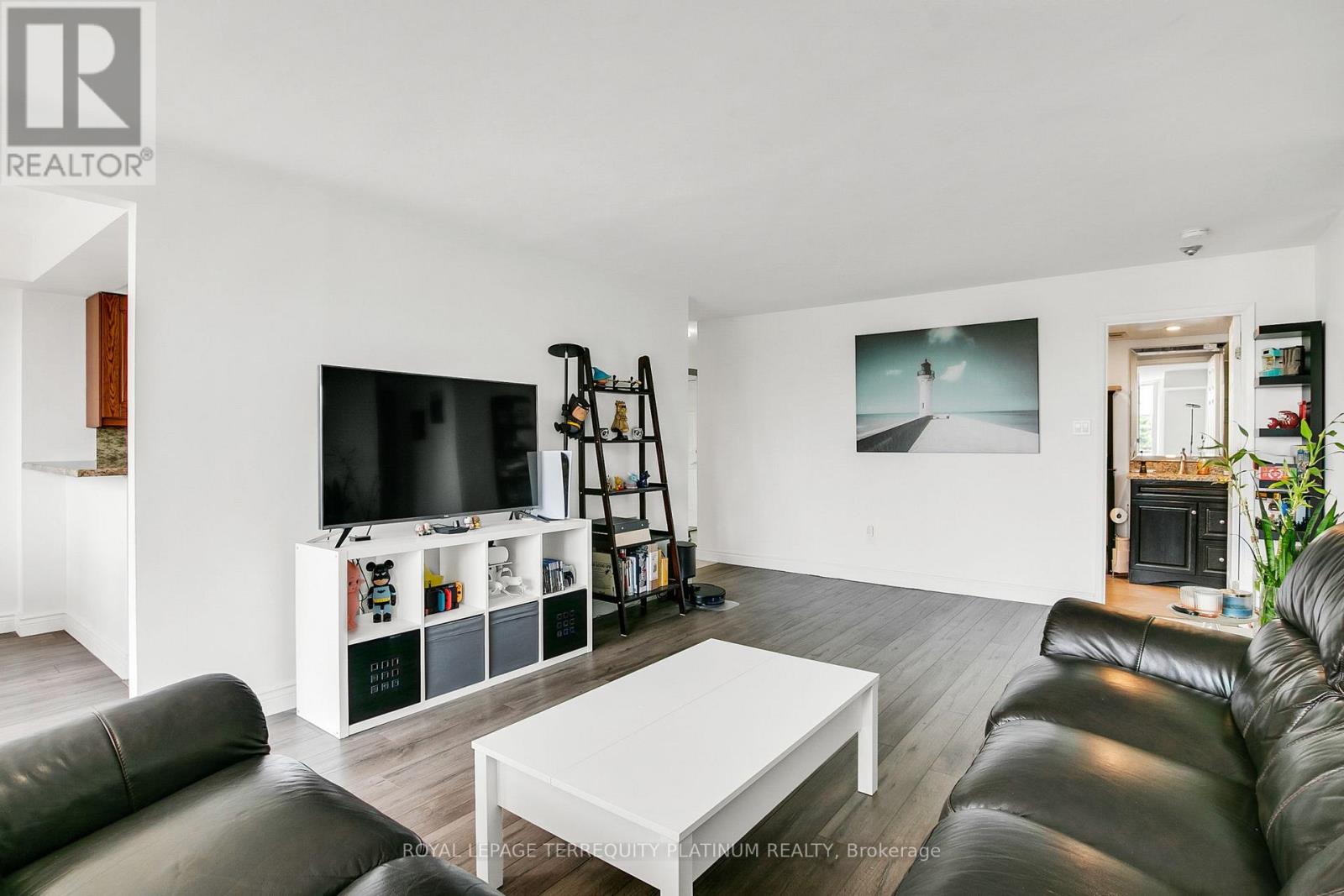413 - 175 Cedar Avenue, Richmond Hill, Ontario  L4C 9V3 - Photo 4 - N12389541