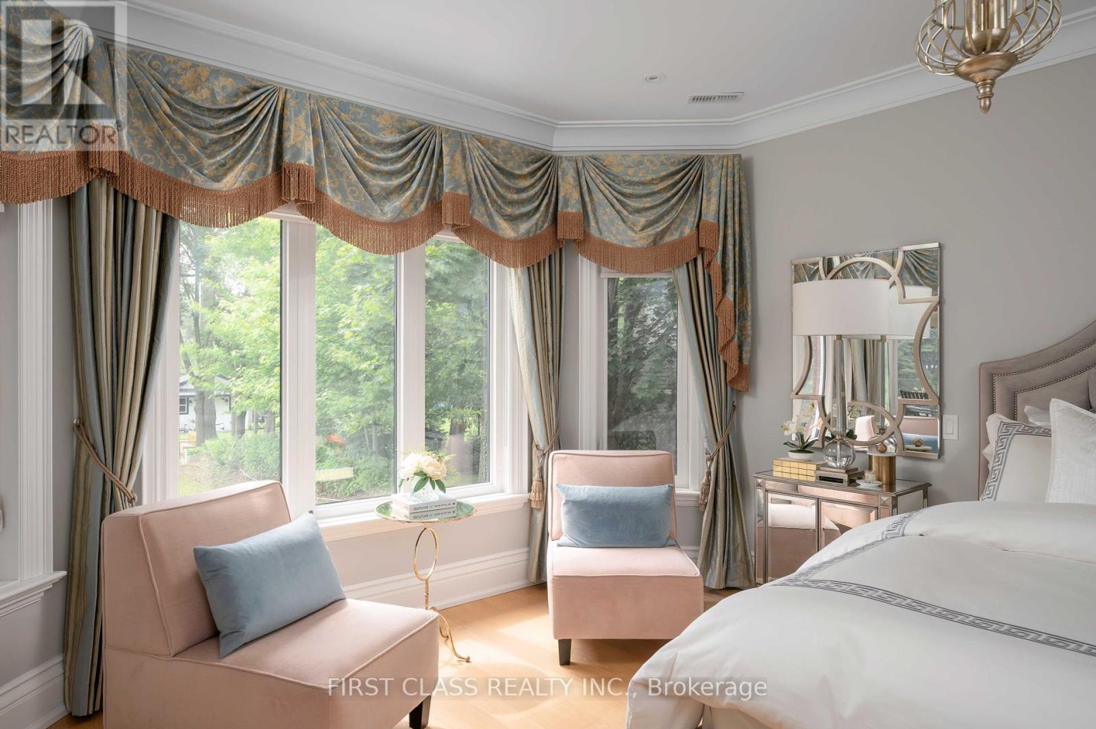 2 Vanvalley Drive, Whitchurch-Stouffville, Ontario  L0H 1G0 - Photo 19 - N12389633