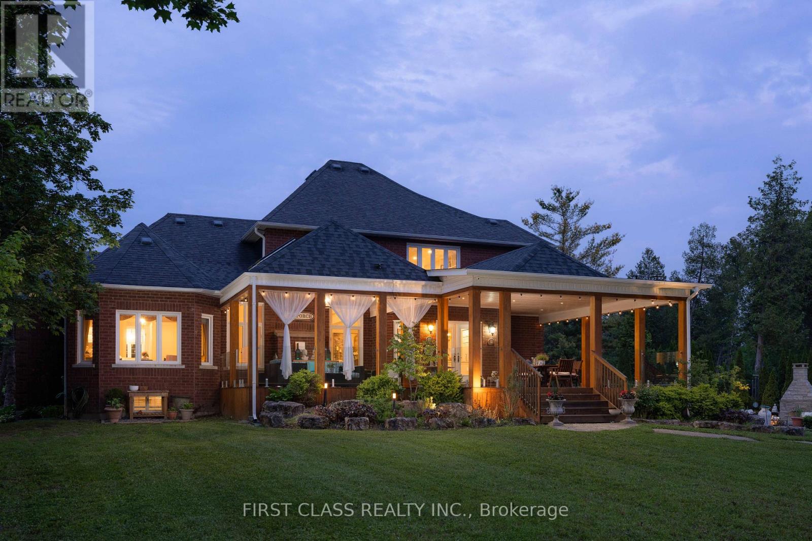 2 Vanvalley Drive, Whitchurch-Stouffville, Ontario  L0H 1G0 - Photo 41 - N12389633