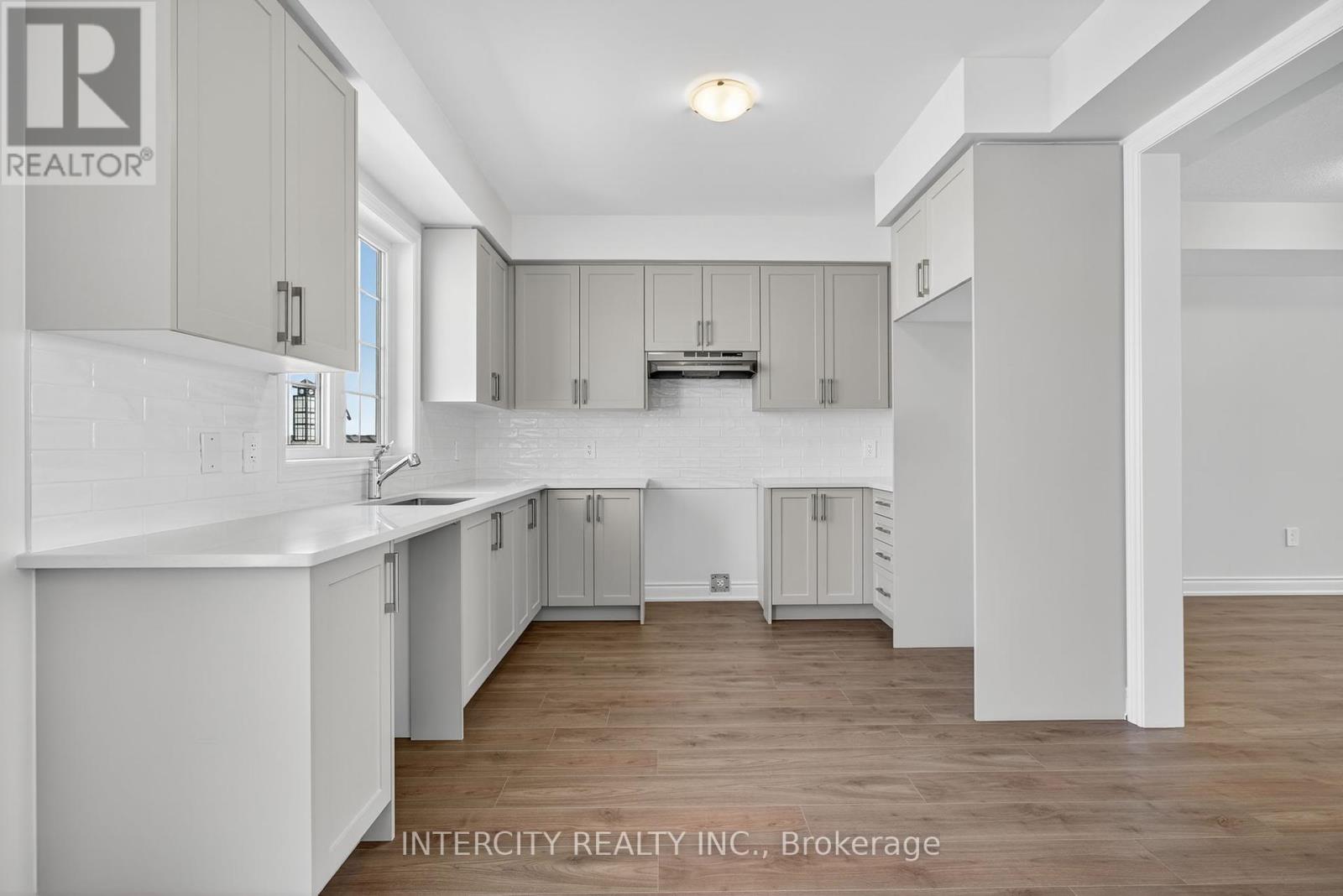 21 Avalon Drive, Wasaga Beach, Ontario  L9R 0M2 - Photo 11 - S12389567
