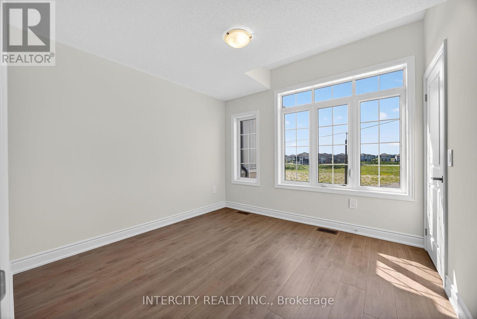 21 Avalon Drive, Wasaga Beach, Ontario  L9R 0M2 - Photo 21 - S12389567
