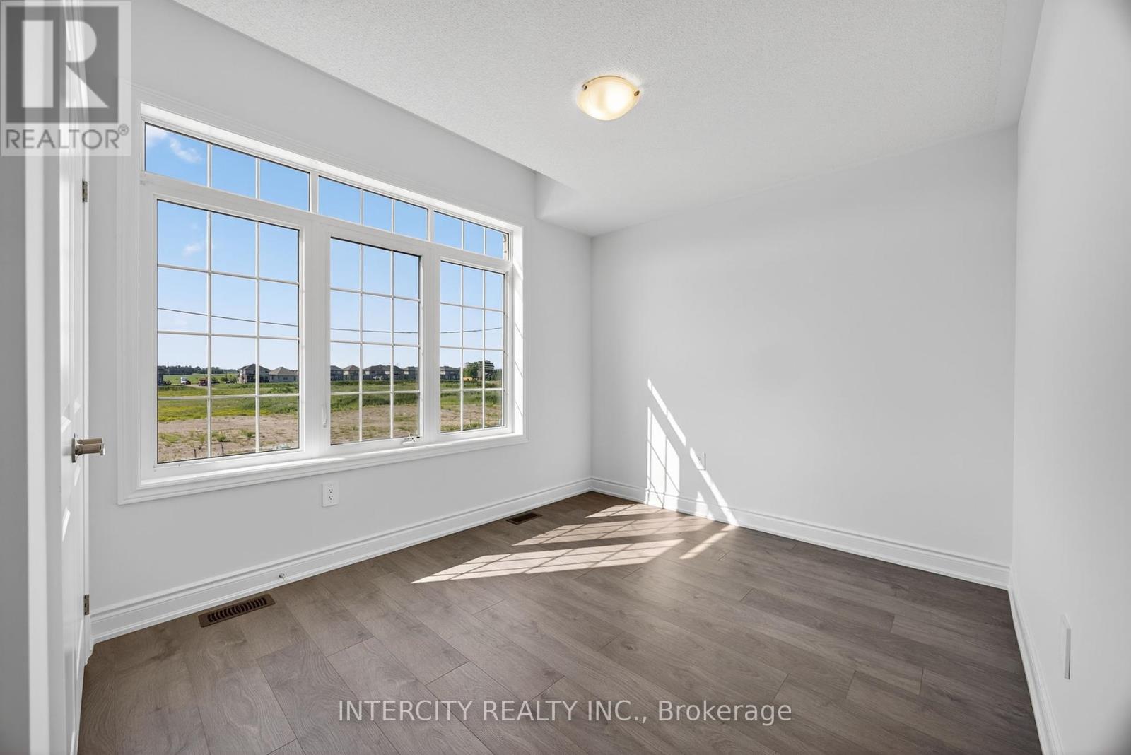 23 Avalon Drive, Wasaga Beach, Ontario  L9R 0M2 - Photo 17 - S12389574