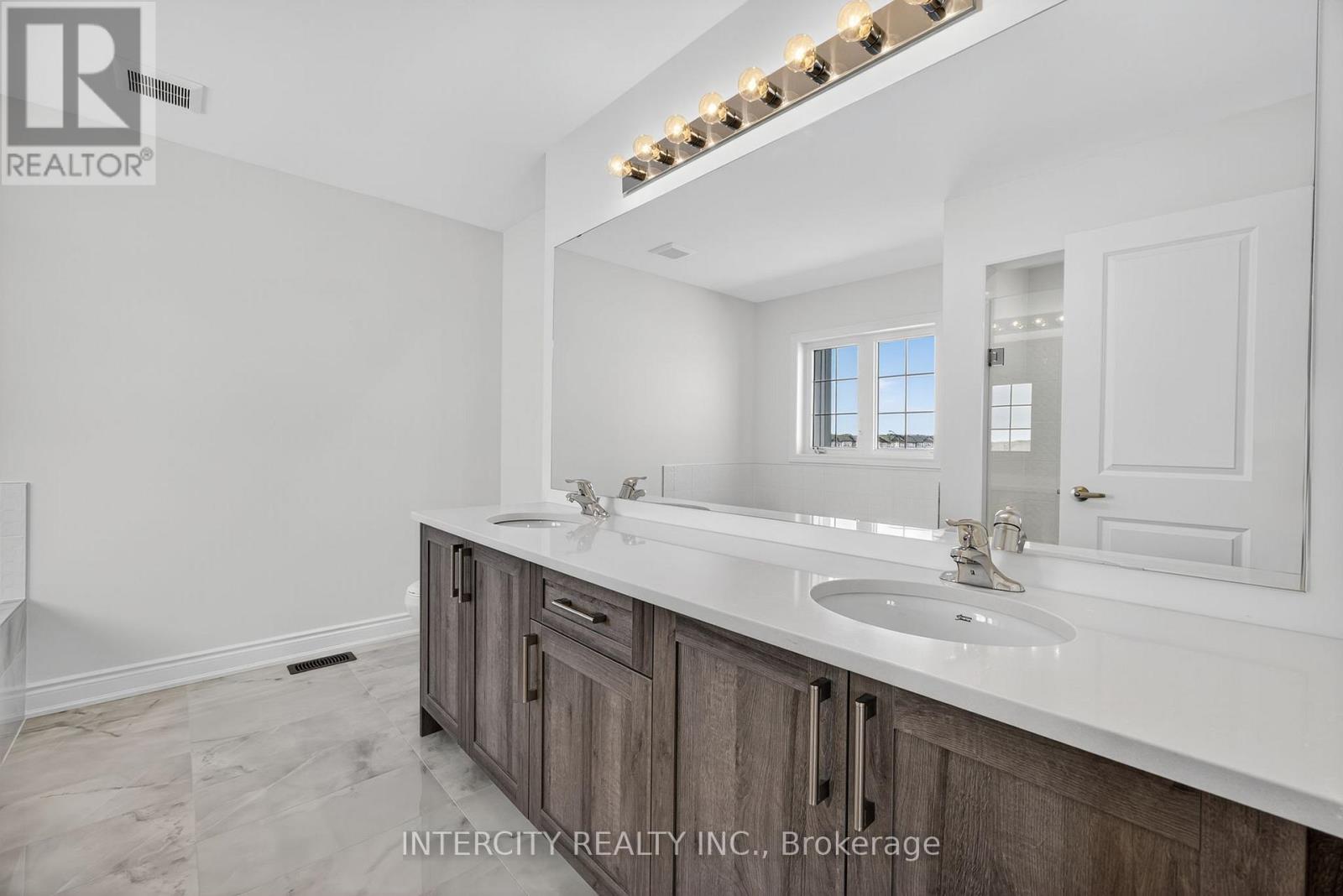 23 Avalon Drive, Wasaga Beach, Ontario  L9R 0M2 - Photo 26 - S12389574