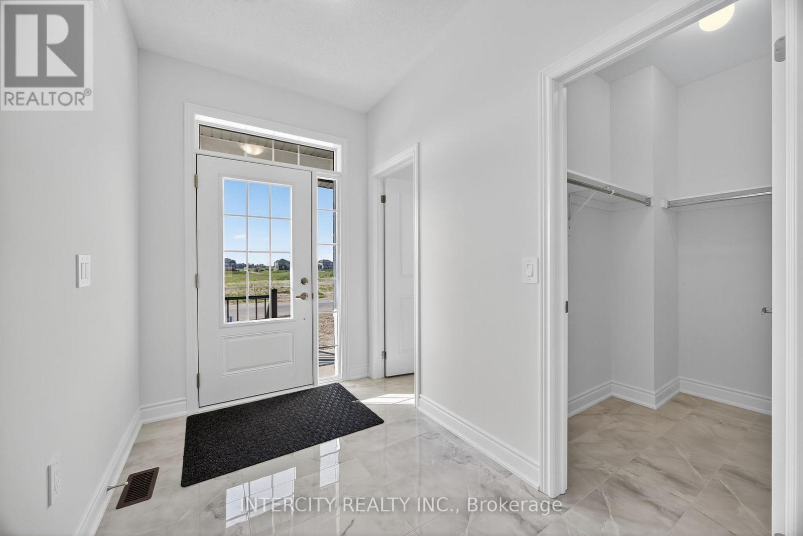 23 Avalon Drive, Wasaga Beach, Ontario  L9R 0M2 - Photo 5 - S12389574