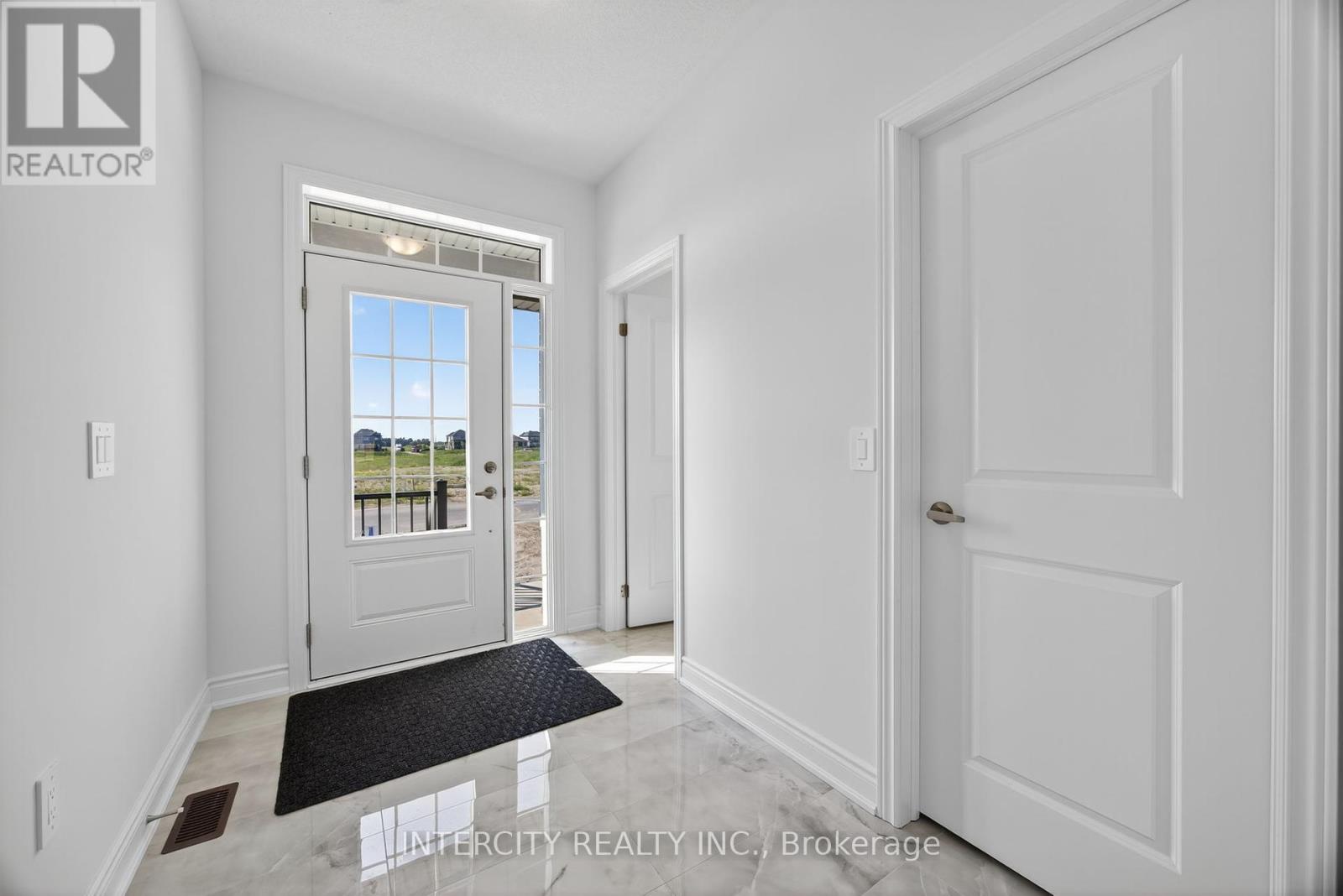 23 Avalon Drive, Wasaga Beach, Ontario  L9R 0M2 - Photo 6 - S12389574