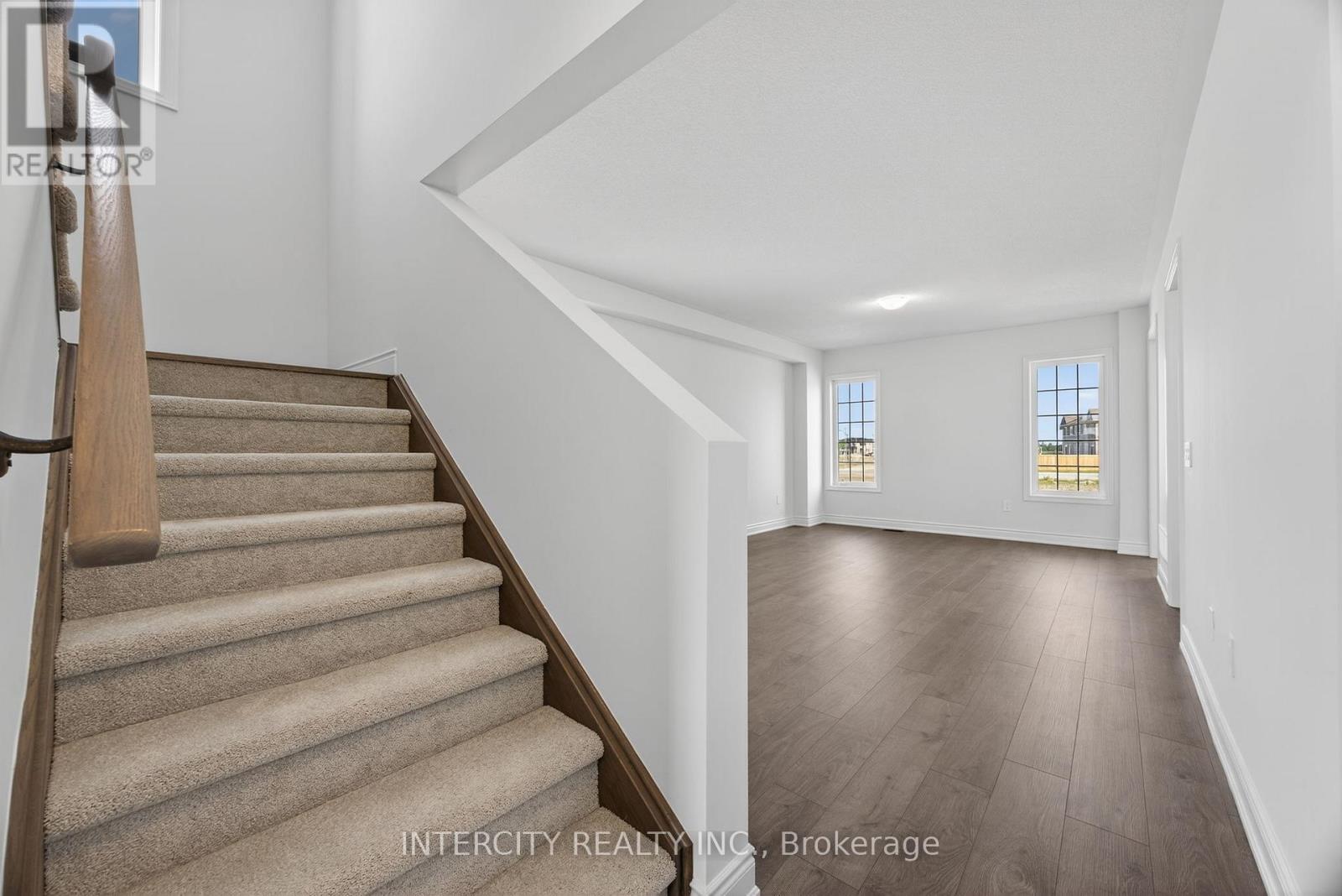 23 Avalon Drive, Wasaga Beach, Ontario  L9R 0M2 - Photo 9 - S12389574