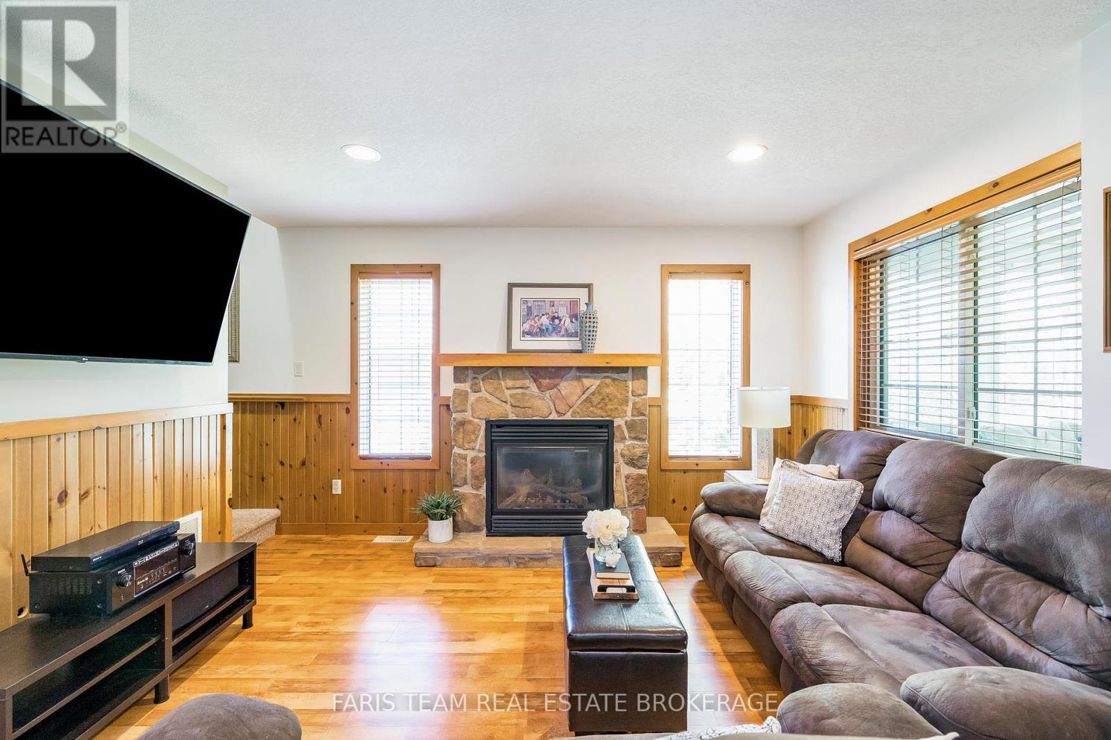 65 Madawaska Trail, Wasaga Beach, Ontario  L9Z 1X7 - Photo 8 - S12389659