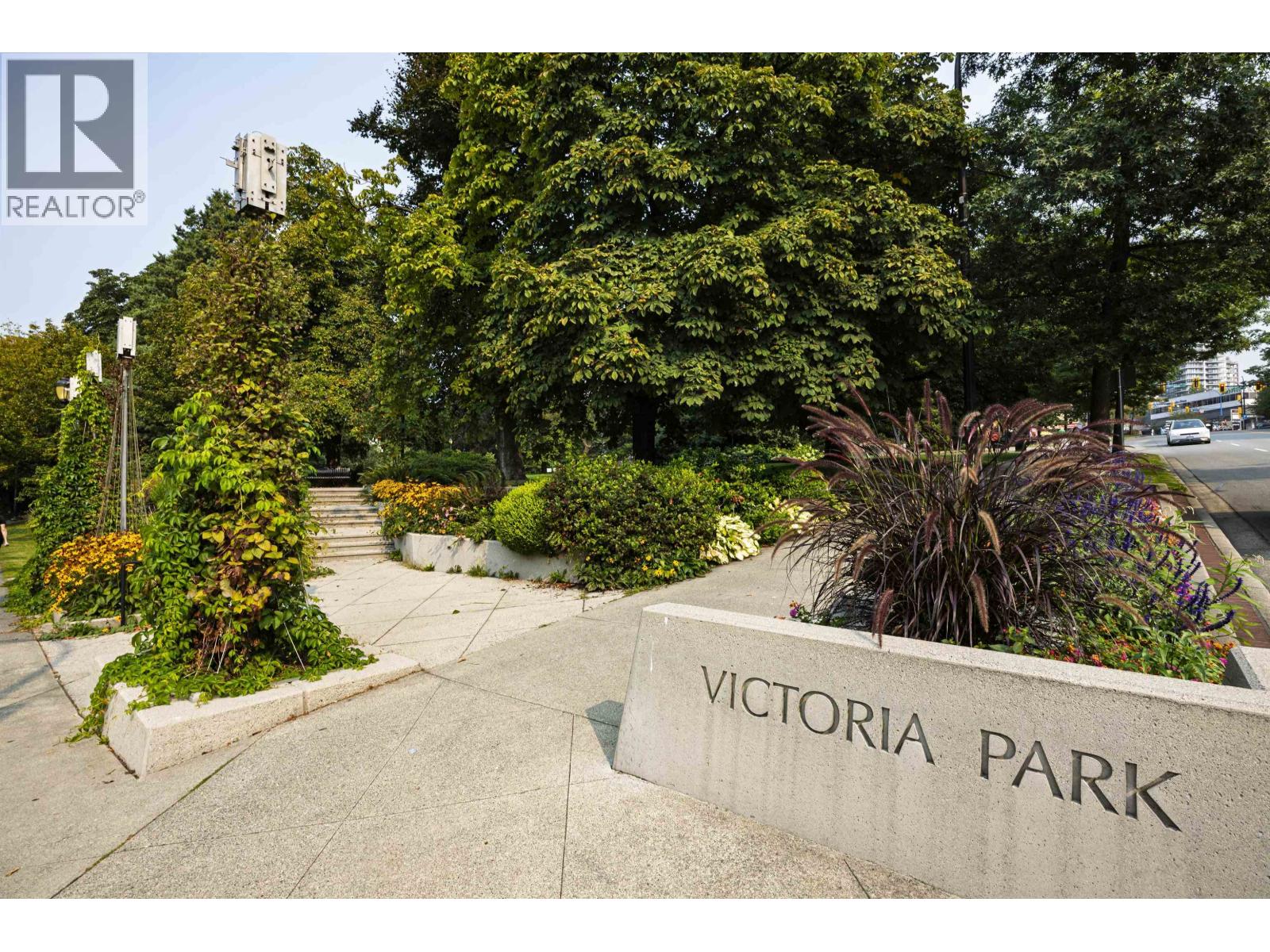 302 540 Lonsdale Avenue, North Vancouver, British Columbia  V7M 2G7 - Photo 3 - R3044717
