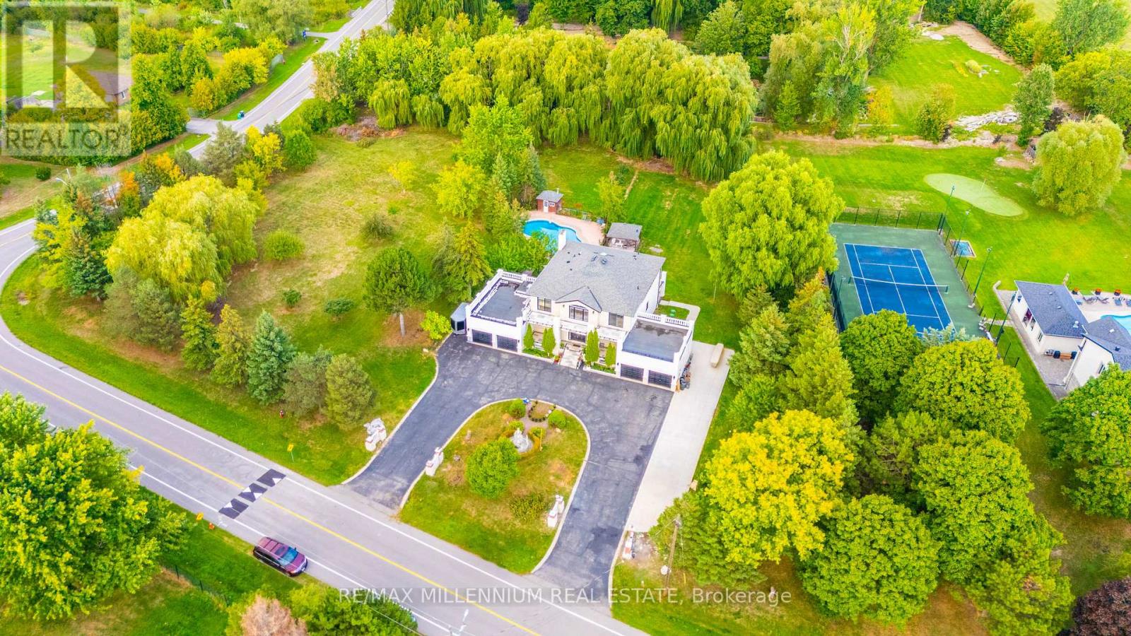 15 Julian Drive, Brampton, Ontario  L6P 0L3 - Photo 4 - W12389661