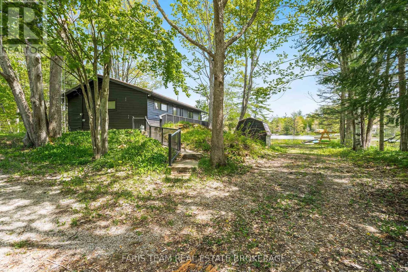 1010 Sanderson Road, Gravenhurst, Ontario  P0E 1N0 - Photo 3 - X12389524