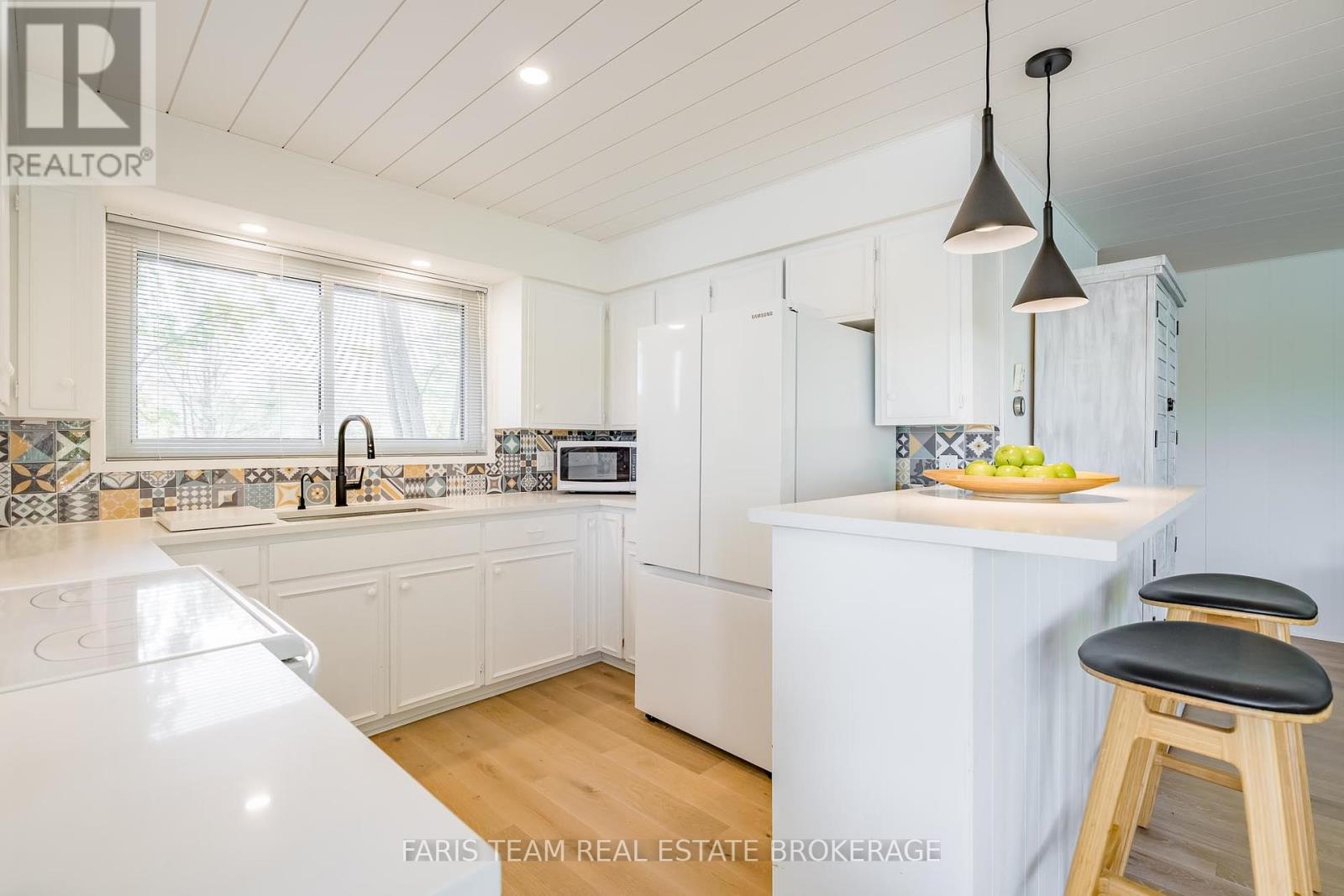 1010 Sanderson Road, Gravenhurst, Ontario  P0E 1N0 - Photo 5 - X12389524