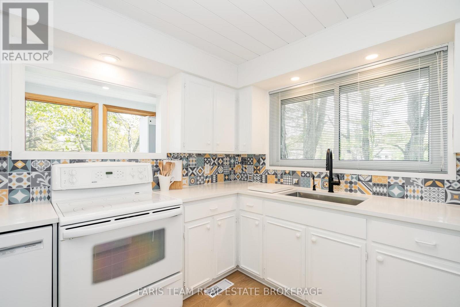1010 Sanderson Road, Gravenhurst, Ontario  P0E 1N0 - Photo 6 - X12389524