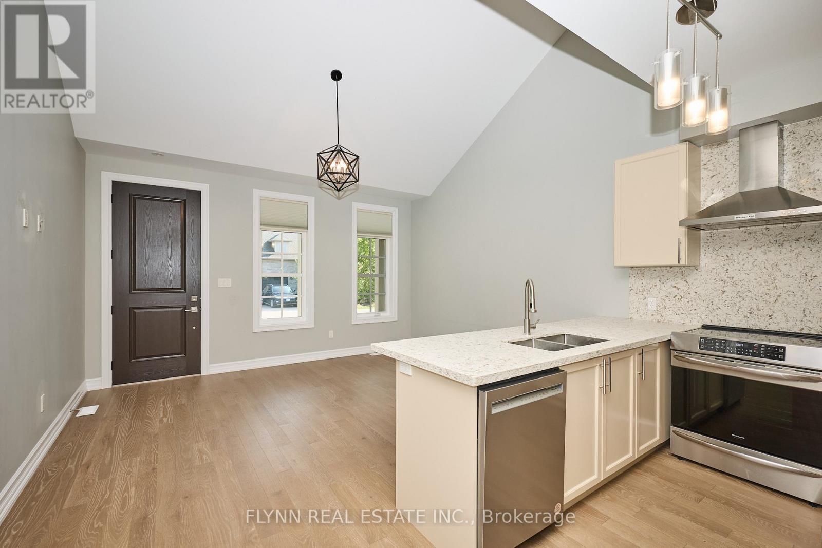 160 Anne Street, Niagara-On-The-Lake, Ontario  L0S 1J0 - Photo 16 - X12389581