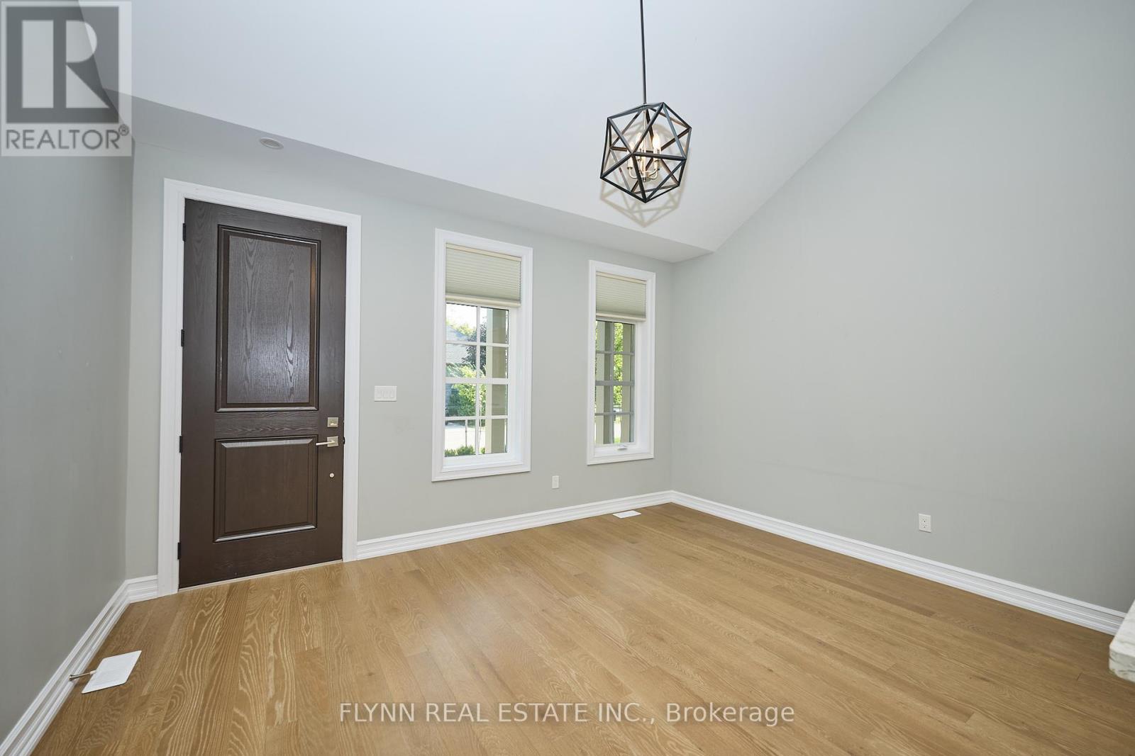 160 Anne Street, Niagara-On-The-Lake, Ontario  L0S 1J0 - Photo 18 - X12389581