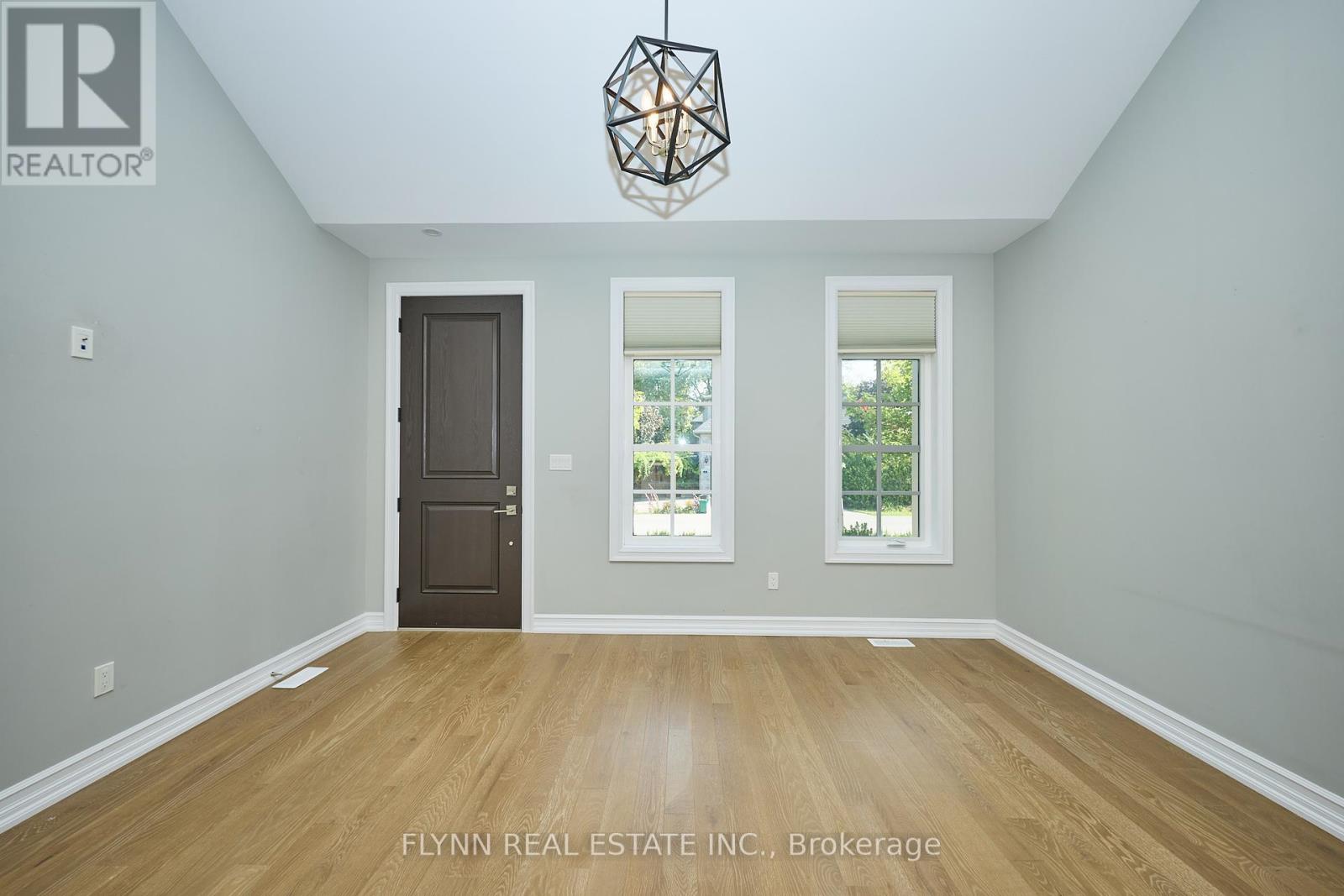 160 Anne Street, Niagara-On-The-Lake, Ontario  L0S 1J0 - Photo 19 - X12389581