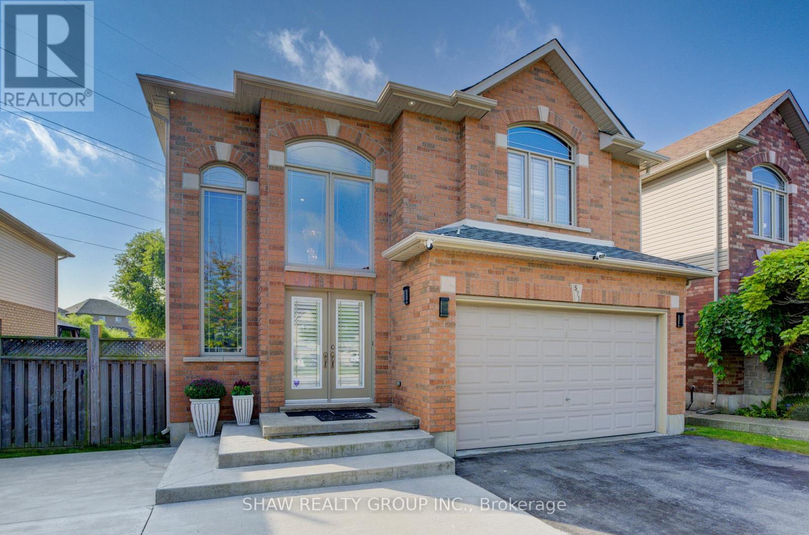 571 Stonehenge Drive, Hamilton, Ontario  L9K 1T4 - Photo 1 - X12389622