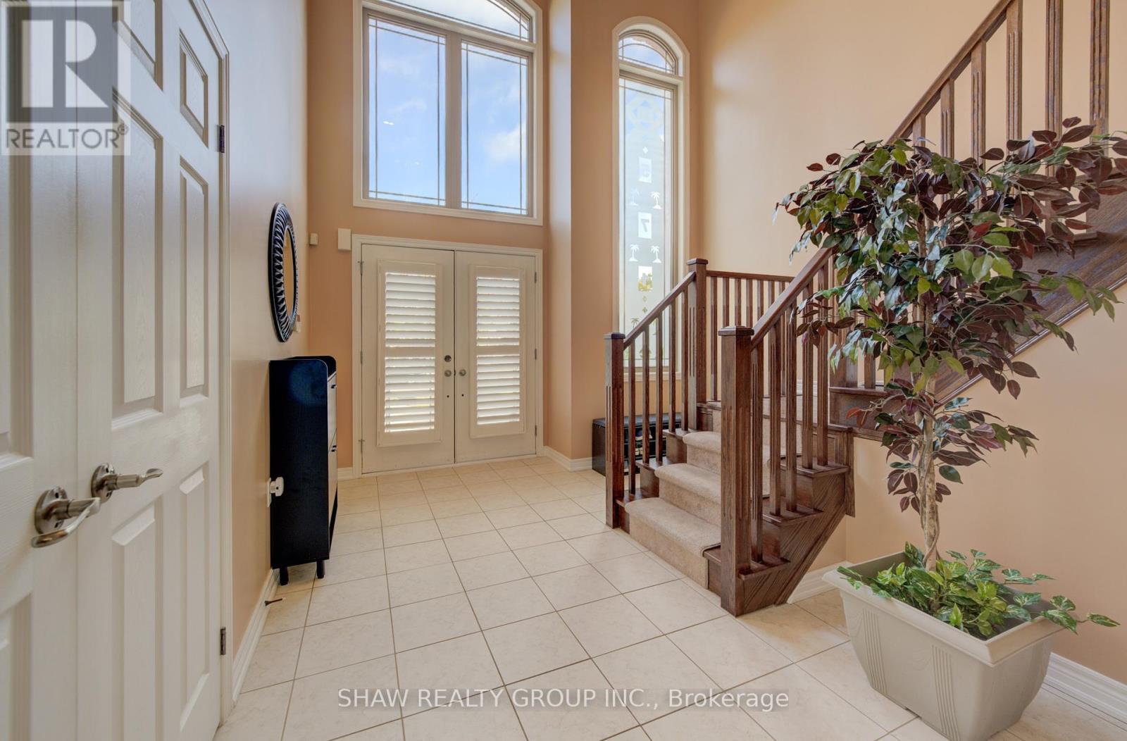 571 Stonehenge Drive, Hamilton, Ontario  L9K 1T4 - Photo 4 - X12389622