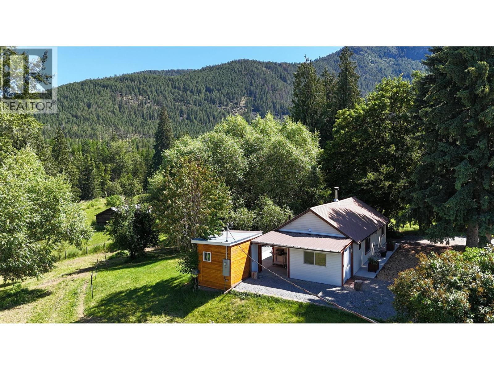 4152 51 Street, Canyon, British Columbia  V0B 1C1 - Photo 4 - 10354192