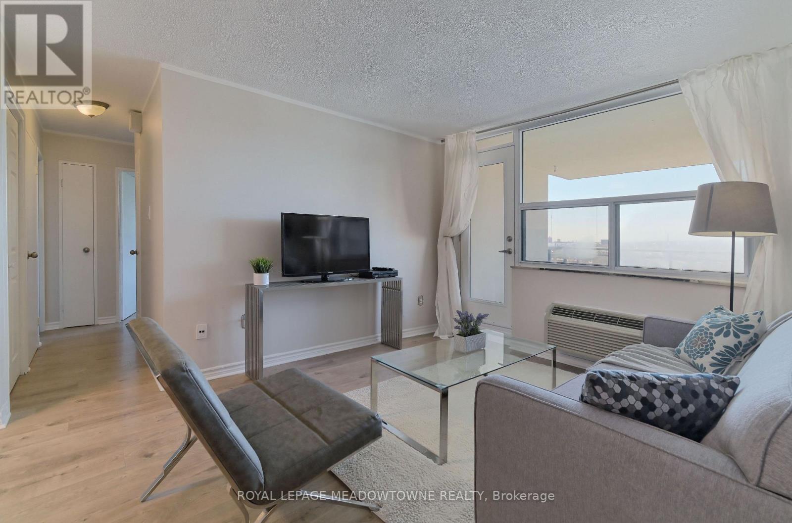 609 - 966 Inverhouse Drive, Mississauga, Ontario  L5J 4B6 - Photo 4 - W12388829